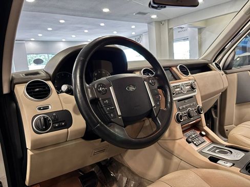 Used 2016 Land Rover LR4 HSE AWD/4WD image 9