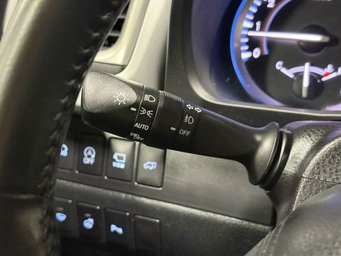 Used 2017 Toyota Highlander Limited Platinum image 29