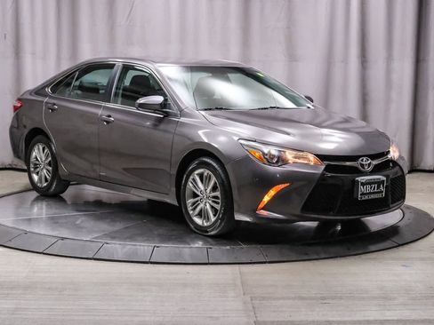 Used 2017 Toyota Camry SE image 5
