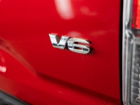 Used 2022 Toyota Tacoma TRD Sport w/ Technology Package image 7