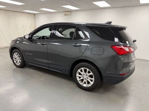 Used 2019 Chevrolet Equinox LS w/ LS Convenience Package FWD image 3