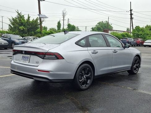 Certified 2025 Honda Accord SE image 6