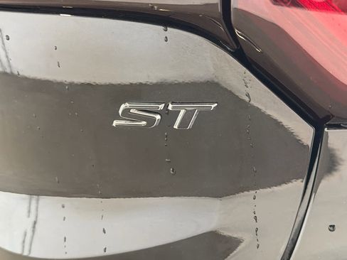 Certified 2024 Buick Encore GX Sport Touring image 11