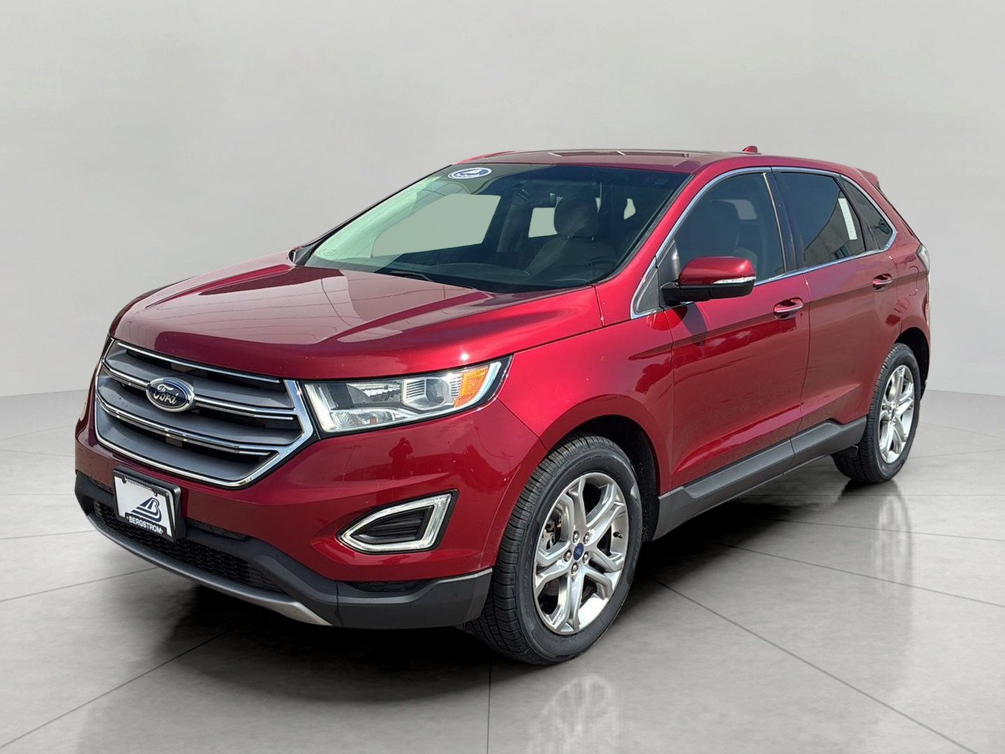 Used 2017 Ford Edge Titanium w/ Technology Package FWD image 4