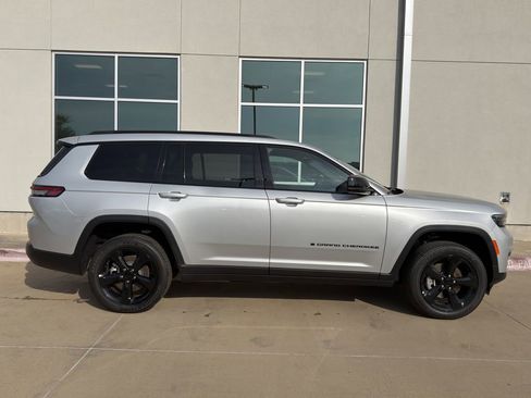 New 2025 Jeep Grand Cherokee L Altitude AWD/4WD image 4