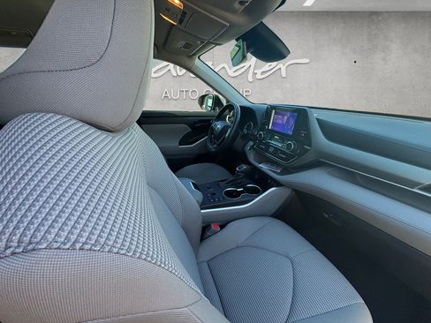 Used 2023 Toyota Highlander LE image 29
