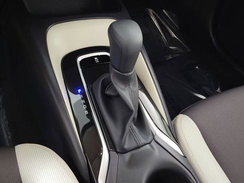 Used 2025 Toyota Corolla LE FWD image 30