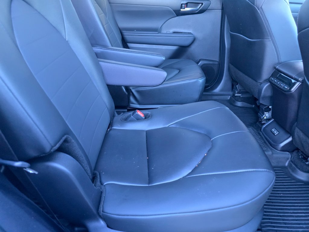 Certified 2025 Toyota Highlander XLE AWD/4WD image 12