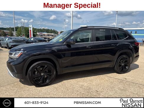 Used 2023 Volkswagen Atlas SE w/ Black Wheel Package FWD image 2