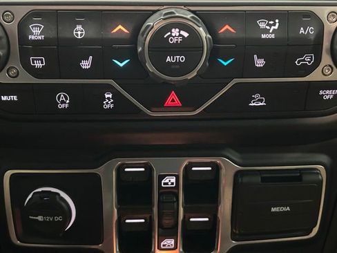 Used 2023 Jeep Wrangler Sahara w/ Cold Weather Group image 23