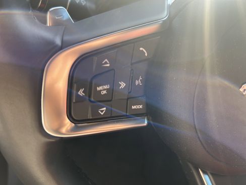 Used 2018 Jaguar F-PACE R-Sport image 12