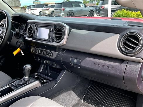 Used 2019 Toyota Tacoma SR5 AWD/4WD image 23