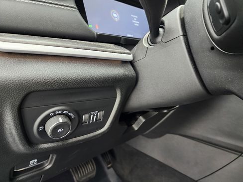 Used 2023 Jeep Grand Cherokee Limited w/ Black Appearance Package image 42