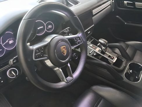 Used 2023 Porsche Cayenne Platinum Edition w/ Towing Package w/o Tow Ball AWD/4WD image 9