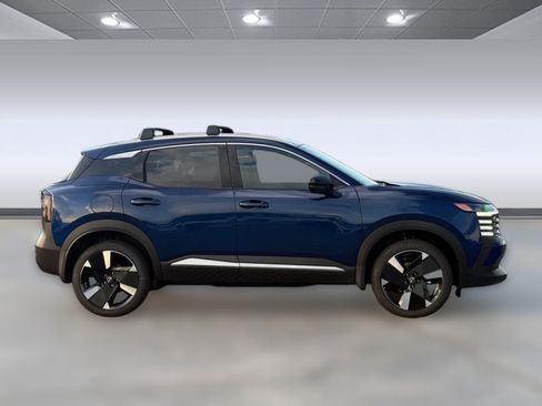 Used 2026 Nissan Kicks SR FWD image 11