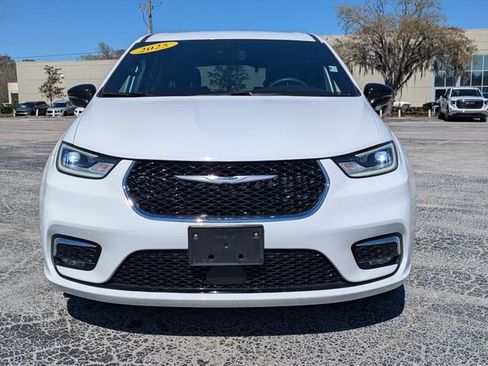 Used 2025 Chrysler Pacifica Select image 9