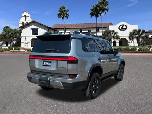 Used 2025 Lexus GX 550 AWD/4WD image 2