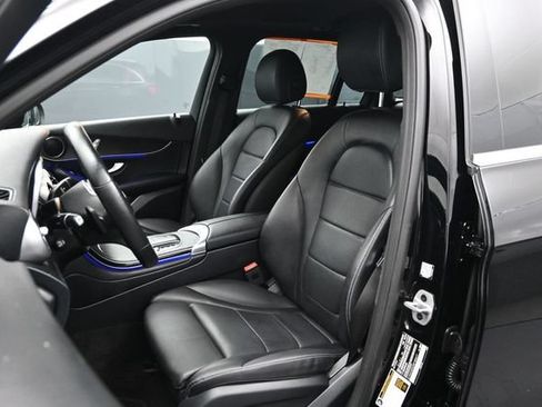 Used 2021 Mercedes-Benz GLC 300 4MATIC w/ Premium Package image 5