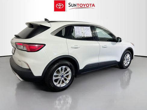 Used 2020 Ford Escape SE image 4