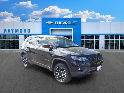 Used 2024 Jeep Compass Trailhawk AWD/4WD image 1