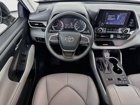 Used 2023 Toyota Highlander XLE FWD image 28