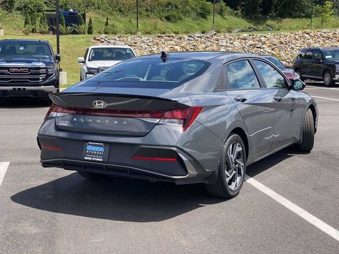 Certified 2025 Hyundai Elantra Sport FWD image 3