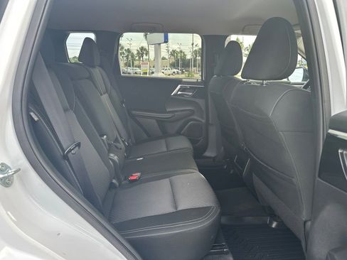 Used 2024 Mitsubishi Outlander ES FWD image 17