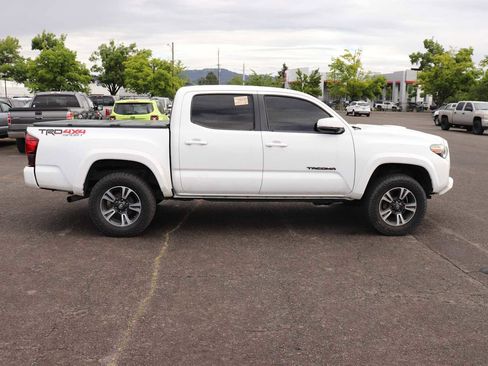 Used 2019 Toyota Tacoma TRD Sport w/ Technology Package AWD/4WD image 4