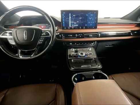 Used 2023 Lincoln Nautilus Reserve image 15