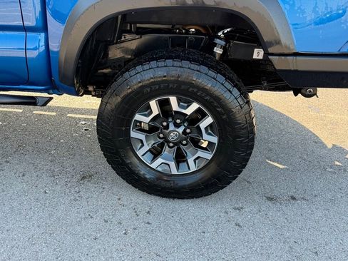 Used 2017 Toyota Tacoma TRD Off-Road w/ Tow Package (A/T) image 24