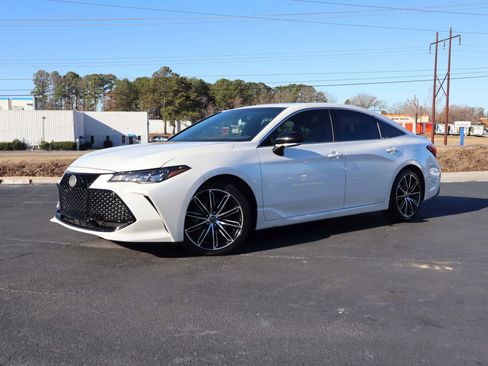 Used 2019 Toyota Avalon XSE image 7