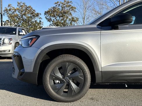 New 2026 Volkswagen Taos S image 9