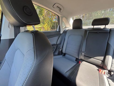 Used 2025 Volkswagen Jetta SE image 39