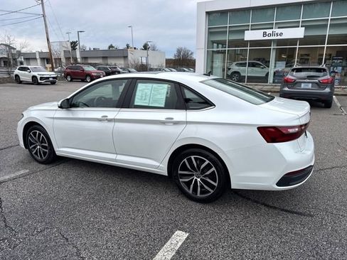 Certified 2025 Volkswagen Jetta SE w/ Sunroof Package image 6