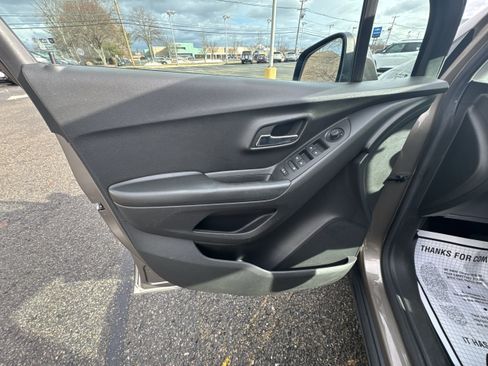 Used 2022 Chevrolet Trax LT w/ Sport Edition image 23