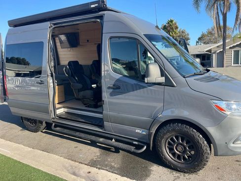 Used 2021 Mercedes-Benz Sprinter 2500 image 9