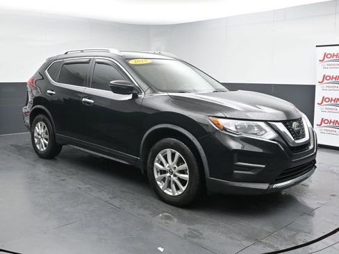 Used 2018 Nissan Rogue SV AWD/4WD image 2