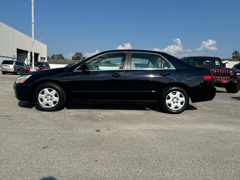 Used 2005 Honda Accord LX image 2