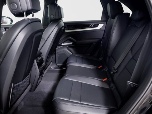 Used 2025 Porsche Cayenne image 10