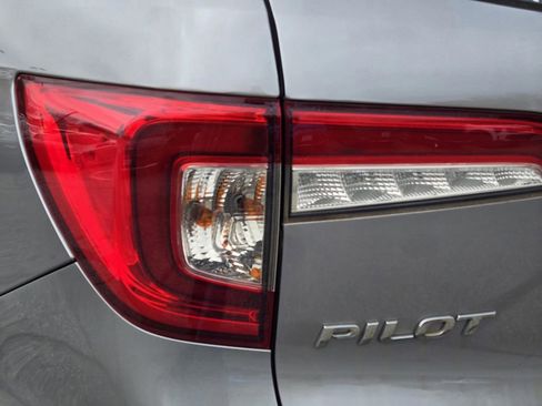 Used 2020 Honda Pilot Touring image 11