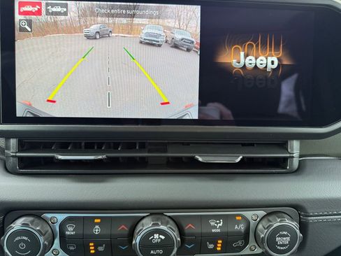 New 2026 Jeep Gladiator Mojave w/ Technology Group AWD/4WD image 13