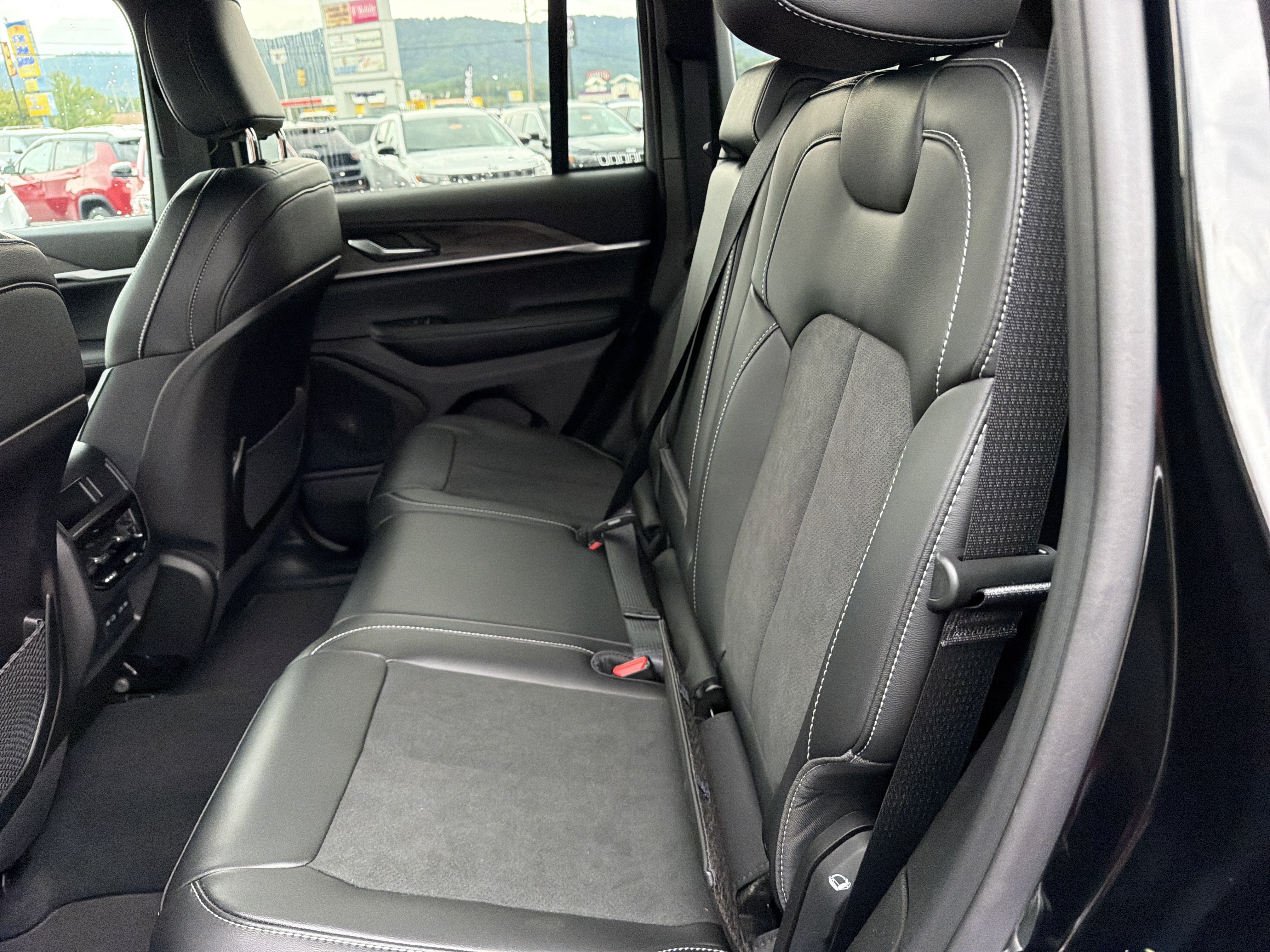New 2027 Jeep Grand Cherokee 4WD image 14