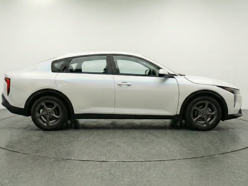 Used 2025 Kia K4 FWD image 11