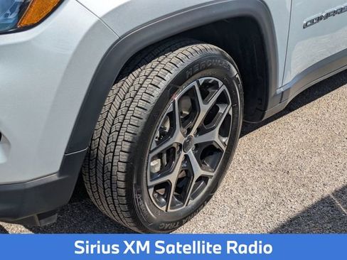 Used 2025 Jeep Compass Limited image 6