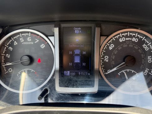 Used 2018 Toyota Tacoma 2WD Double Cab image 16