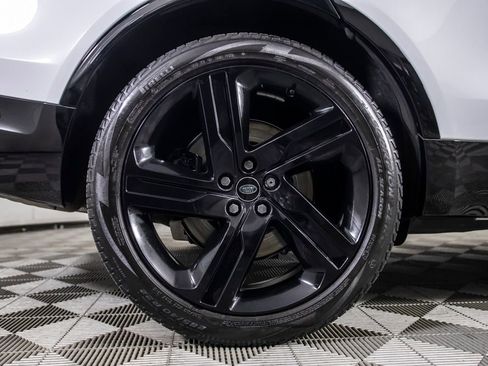 Used 2023 Land Rover Discovery Metropolitan Edition image 44