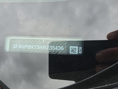 Used 2017 Ford Fusion SE FWD image 27