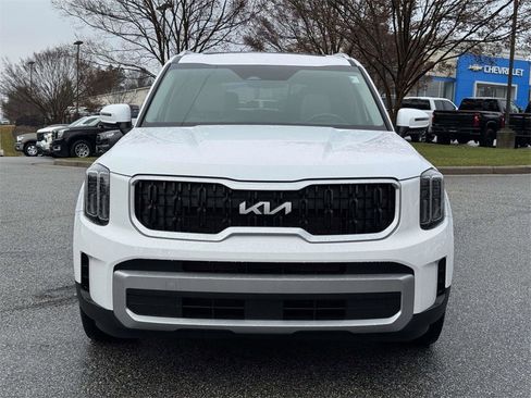 Used 2024 Kia Telluride EX w/ EX Captain's Chair Package image 27