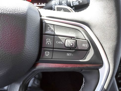 New 2025 Jeep Grand Cherokee Limited image 25