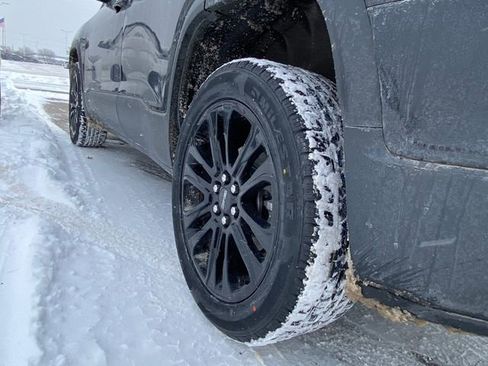 Certified 2023 GMC Acadia SLT w/ Elevation Edition image 11